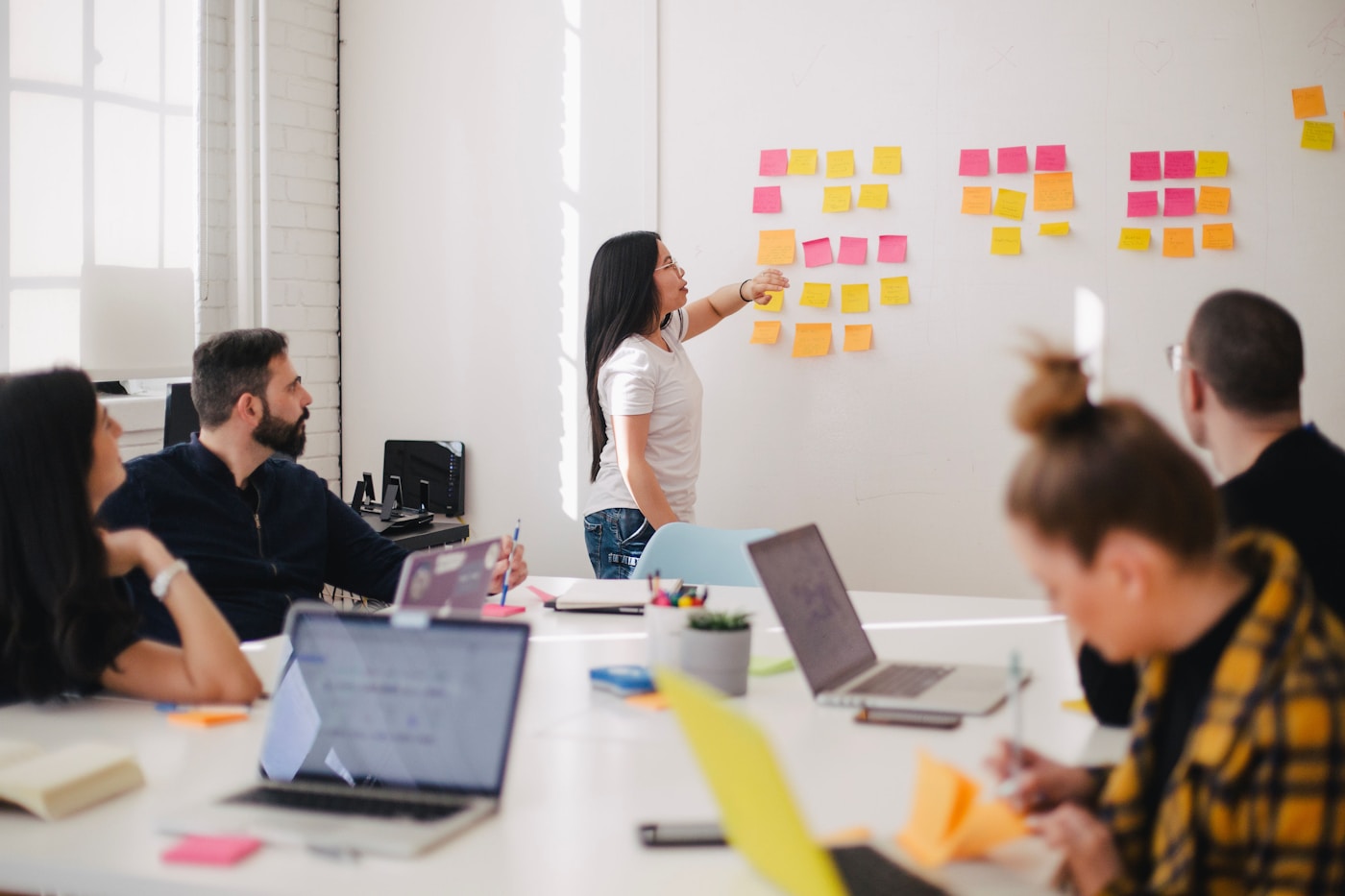 Img Cómo crear un agente de IA para tu empresa, paso a paso (y cuándo no hacerlo tú mismo)